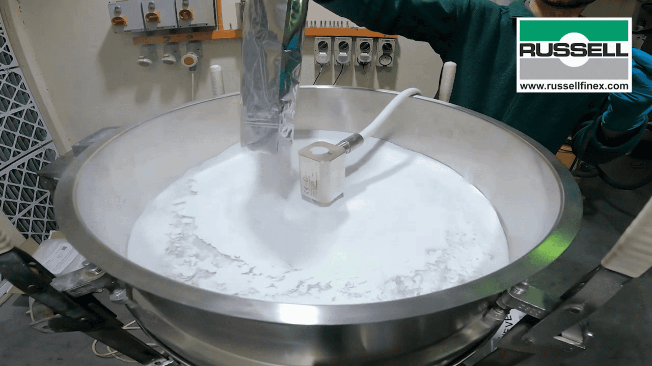 Industrial sieving of calcium phosphate powder