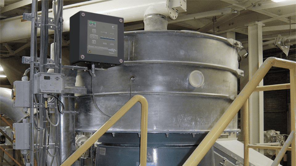 Ultrasonic sieves for metal powders