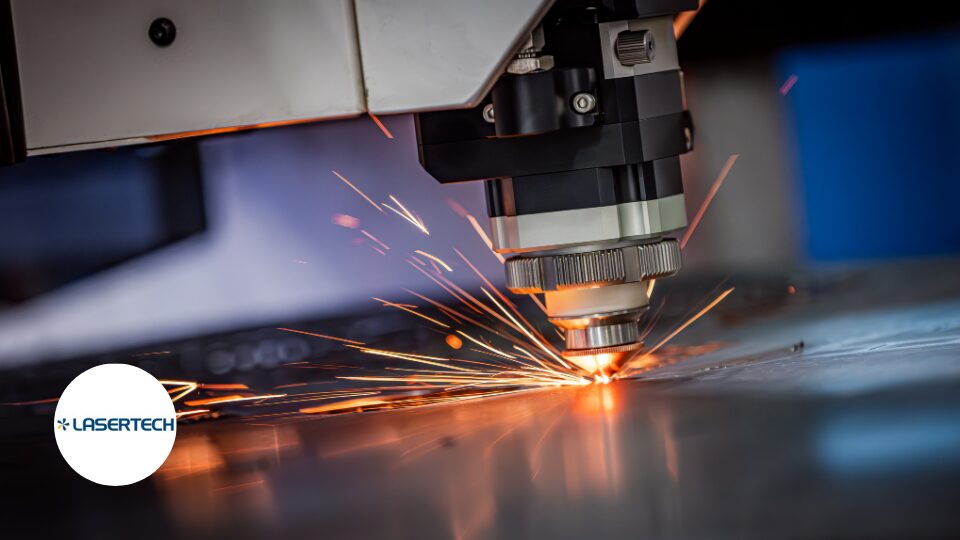 Additive manufacturing 3D printing technique, Selective Laser Sintering (SLS).